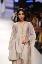 Model walk the ramp for Payal Singhal Show on day 1 of LIFW on 26th Aug 2015 (121)_55ded27b5fb0e.JPG