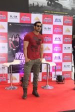John Abraham at Welcome Back promotions in Reliance Digital, Juhu on 29th Aug 2015 (82)_55e308f41d300.JPG