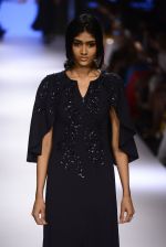 Model walks for Ridhi Mehra Show at LIFW Day 5 on 29th Aug 2015  (57)_55e309832488b.JPG
