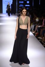 Model walks for Ridhi Mehra Show at LIFW Day 5 on 29th Aug 2015  (86)_55e3099c9cd87.JPG