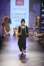Chitrangada Singh walk the ramp for Tarun Tahiliani Show at Lakme Fashion Week on 30th Aug 2015 (531)_55e3ffd0cbb08.JPG