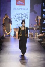 Chitrangada Singh walk the ramp for Tarun Tahiliani Show at Lakme Fashion Week on 30th Aug 2015 (532)_55e3ffd1a120c.JPG