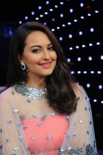 Sonakshi Sinha on Indian Idol Location on 31st Aug 2015 (13)_55e553cf2c297.jpg