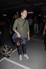 Elijah Wood arrives in Mumbai to visit India and DJ on 2nd Sept 2015 (19)_55e7f9700a75c.JPG