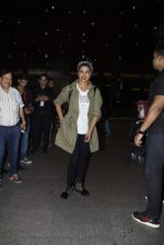 priyanka chopra returns from quantico schedule from Montre on 4th Sept 2015 (10)_55eac74976205.JPG