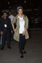 priyanka chopra returns from quantico schedule from Montre on 4th Sept 2015 (16)_55eac750617ff.JPG