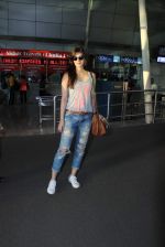 Kriti Sanon snapped at airport in Mumbai on 7th Sept 2015 (66)_55ee841499a8d.JPG
