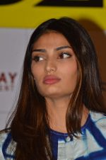 Athiya Shetty at Hero promotions at gold gym on 8th Sept 2015 (102)_55f036a58e8e3.JPG