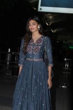 Athiya Shetty snapped after they return from Ahmedabad on 9th Sept 2015 (12)_55f15550a0013.JPG