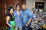 Shibani Kashyap, Shaan, Vicky Tejwani at Manmeet of Meet Bros_ Birthday party in Levo Lounge_55f28166b17d9.JPG