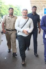 Aamir Khan snapped in his dangal look as he leaves for ludhiana on 11th Sept 2015 (11)_55f550273e87a.JPG