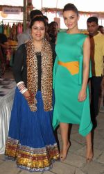 Designer Aarnamali with Amy Jackson at Femina Shopping Fest 2015 at F Beach House in Pune._55f55ff3acd6c.JPG