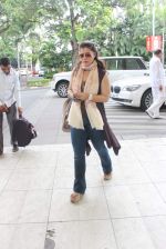 Kajol snapped at  Airport for Dilwale shoot in Hyderabad on 14th Sept 2015 (39)_55f7ca809bd53.JPG