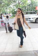Kajol snapped at  Airport for Dilwale shoot in Hyderabad on 14th Sept 2015 (40)_55f7ca82cd7ae.JPG