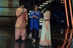 Farah Khan, Mini Mathur at Indian Idol episode special in Filmcity on 15th Sept 2015 (9)_55f9230cb5f6c.JPG
