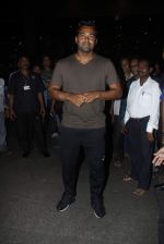 Leander paes snapped at Mumbai airport on 15th Sept 2015 (2)_55f91fa9c8104.JPG