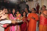 Aishwarya Rai Bachchan and aradhya at siddhivinyak Temple on 23rd Sept 2015 (66)_5602b895e7f47.JPG