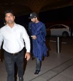 Ranbir Kapoor after a hectic day leaves for London on 22nd Sept 2015 (1)_56024d02952fb.JPG