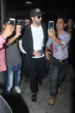 Ranbir Kapoor snapped at Airport on 22nd Sept 2015 (3)_560260a5e957f.JPG
