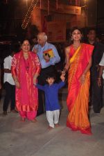 Shilpa Shetty visit Andheri Ka Raja on 23rd Sept 2015 (5)_5603a188c05f5.JPG