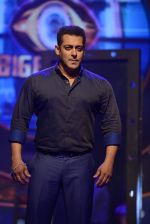 Salman Khan at Bigg Boss Double Trouble Press Meet in Filmcity, Mumbai on 28th Sept 2015 (189)_560a381fad150.JPG