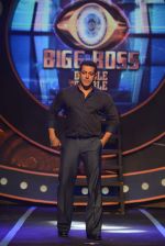 Salman Khan at Bigg Boss Double Trouble Press Meet in Filmcity, Mumbai on 28th Sept 2015 (197)_560a3827746e1.JPG