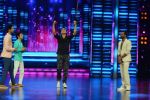 Akshay Kumar doing dancing stunts on the stage of Dance +_560e546b7acd7.jpg