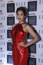 Esha Gupta at Elle Beauty Awards  in Trident, Mumbai on 1st Oct 2015 (146)_560e9e1ee04d0.JPG