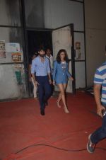 Shahid Kapoor and Alia Bhatt on the sets of Farhan_s new show I can do that on Zee in Naigaon on 1st Oct 2015 (57)_560e96fbb69c6.JPG