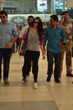 Shraddha Kapoor snapped at the domestic airport on 2nd Oct 2015 (2)_560fba7d09bd3.JPG