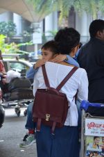 Kiran Rao snapped with son on 4th Oct 2015 (8)_56122901225a2.JPG