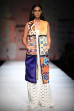 Model walk the ramp for Hemant and Nandita show on day 2 of Amazon india fashion week on 8th Oct 2015 (78)_56167edccee33.JPG