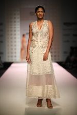 Model walk the ramp for Kavita Bhartia on day 1 of Amazon india fashion week on 7th Oct 2015 (115)_56160d8fcf7d7.JPG