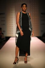 Model walk the ramp for Kavita Bhartia on day 1 of Amazon india fashion week on 7th Oct 2015 (64)_56160d0d52365.JPG