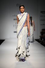 Model walk the ramp for Rabani Rakha on day 1 of Amazon india fashion week on 7th Oct 2015 (18)_56160ce440d39.JPG