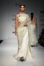 Model walk the ramp for Rabani Rakha on day 1 of Amazon india fashion week on 7th Oct 2015 (35)_56160d0881412.JPG