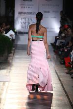 Model walk the ramp for Shivan Naresh on day 1 of Amazon india fashion week on 7th Oct 2015 (124)_56160deee74ef.JPG