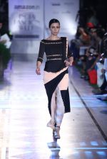 Model walk the ramp for Shivan Naresh on day 1 of Amazon india fashion week on 7th Oct 2015 (230)_56160e76cdd3e.JPG