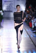 Model walk the ramp for Shivan Naresh on day 1 of Amazon india fashion week on 7th Oct 2015 (231)_56160e7817ecd.JPG