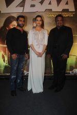 Aishwarya Rai Bachchan, Sashiin Joshi, Sanjay Gupta at Jazbaa premiere on 8th Oct 2015 (172)_5617b2aaa138f.JPG