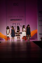 Model walk the ramp for Ashish Soni Show at Amazon Fashion Week Day 3 on 9th Oct 2015 (3)_5618fe2c528a3.JPG