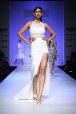 Model walk the ramp for Nikhita Show at Amazon Fashion Week Day 3 on 9th Oct 2015  (55)_5619218e8992b.JPG