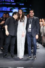 Athiya Shetty walk the ramp for Rohit and Rahul Gandhi Show on Day 4 of Amazon India Fashion Week on 10th Oct 2015 (256)_561a54eccb150.JPG