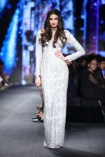 Athiya Shetty walk the ramp for Rohit and Rahul Gandhi Show on Day 4 of Amazon India Fashion Week on 10th Oct 2015 (285)_561a554263c72.JPG