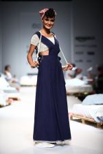 Model walk the ramp for Aneeth Arora Show on Day 4 of Amazon India Fashion Week on 10th Oct 2015 (110)_561a51f8600c2.JPG