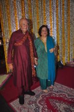 Prem Chopra at Ronit Roy_s bday and mata ki chowki on 10th Oct 2015 (34)_561b5275a4be7.JPG