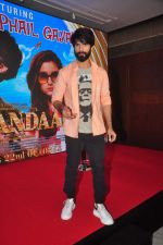 Shahid Kapoor snapped promoting Shaandaar in Enigma on 13th Oct 2015 (63)_561dfa5e735dc.JPG