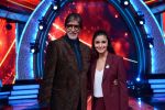 2 Alia Bhatt with Amitabh Bachchan at the shoot of Aaj Ki Raat Hai Zindagi_561f45acd93ab.jpg