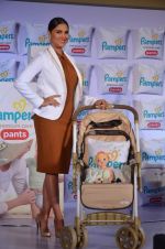 Lara Dutta promotes pampers diapers on 15th Oct 2015 (23)_5620f96ed7a0a.JPG