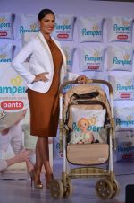 Lara Dutta promotes pampers diapers on 15th Oct 2015 (24)_5620f96fdd58e.JPG